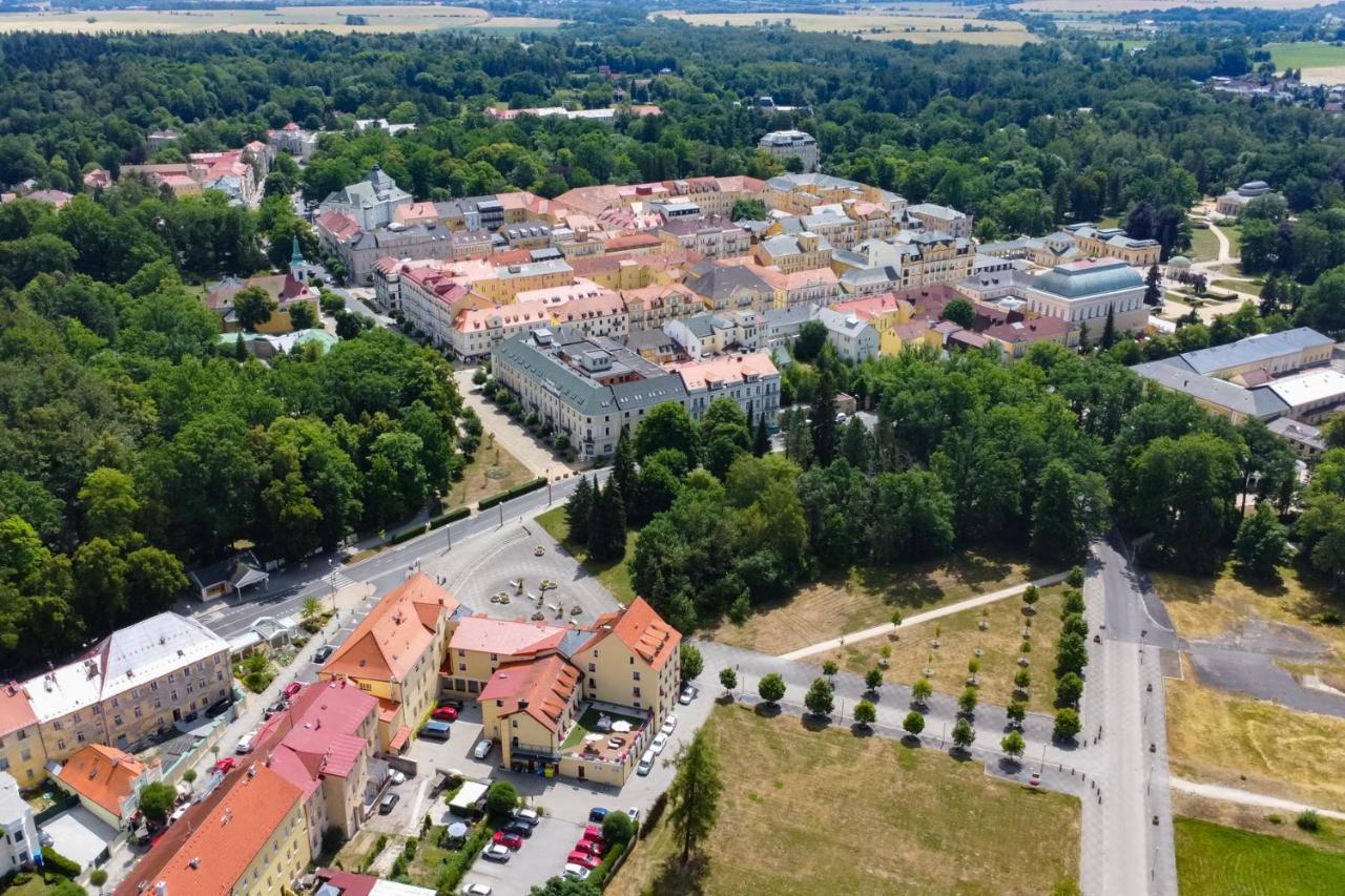 Spa Hotel Centrum Františkovy Lázně Kültér fotó